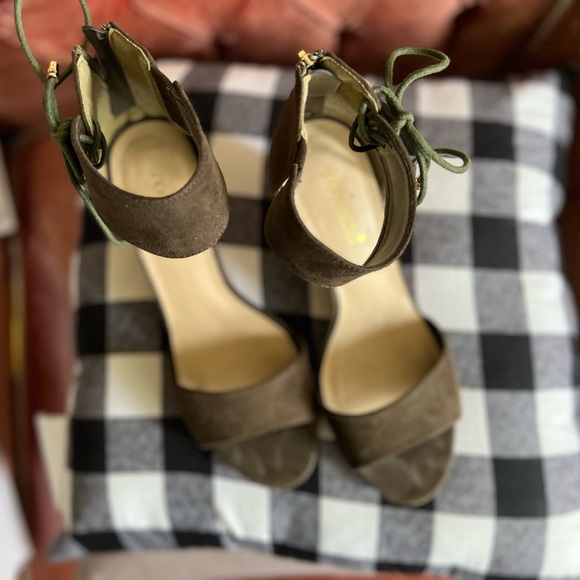 Olive green heels - Picture 9 of 9